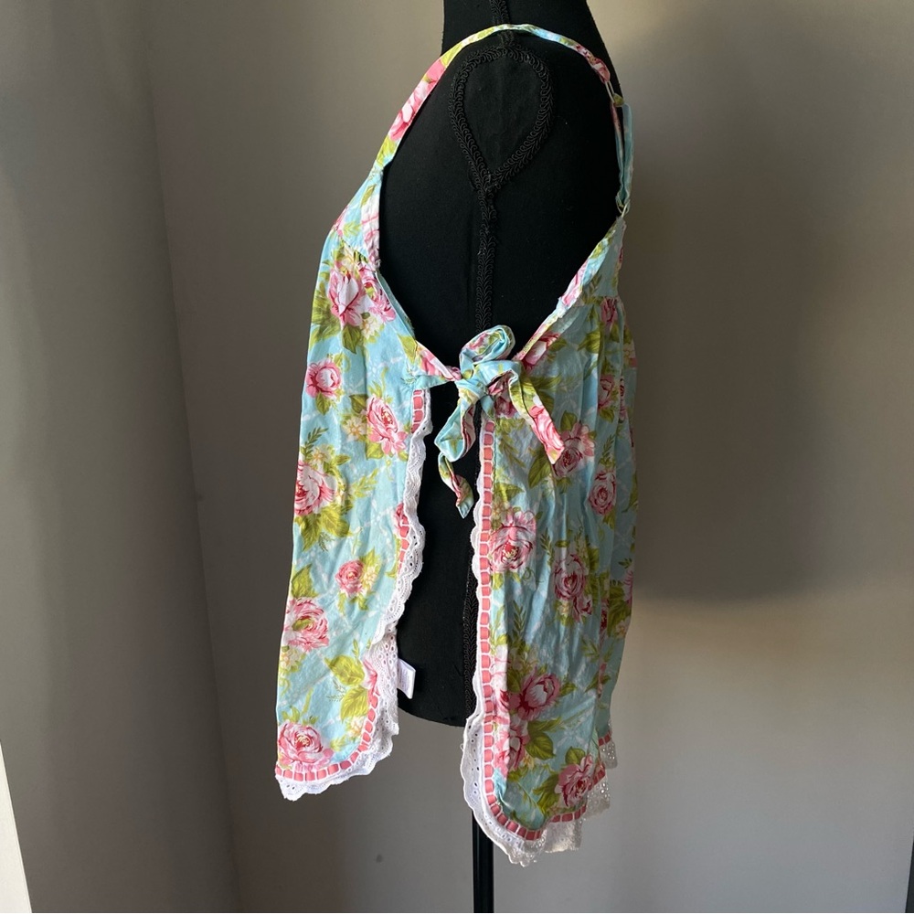 Jessie Steele Medium blue floral cotton kitchen apron